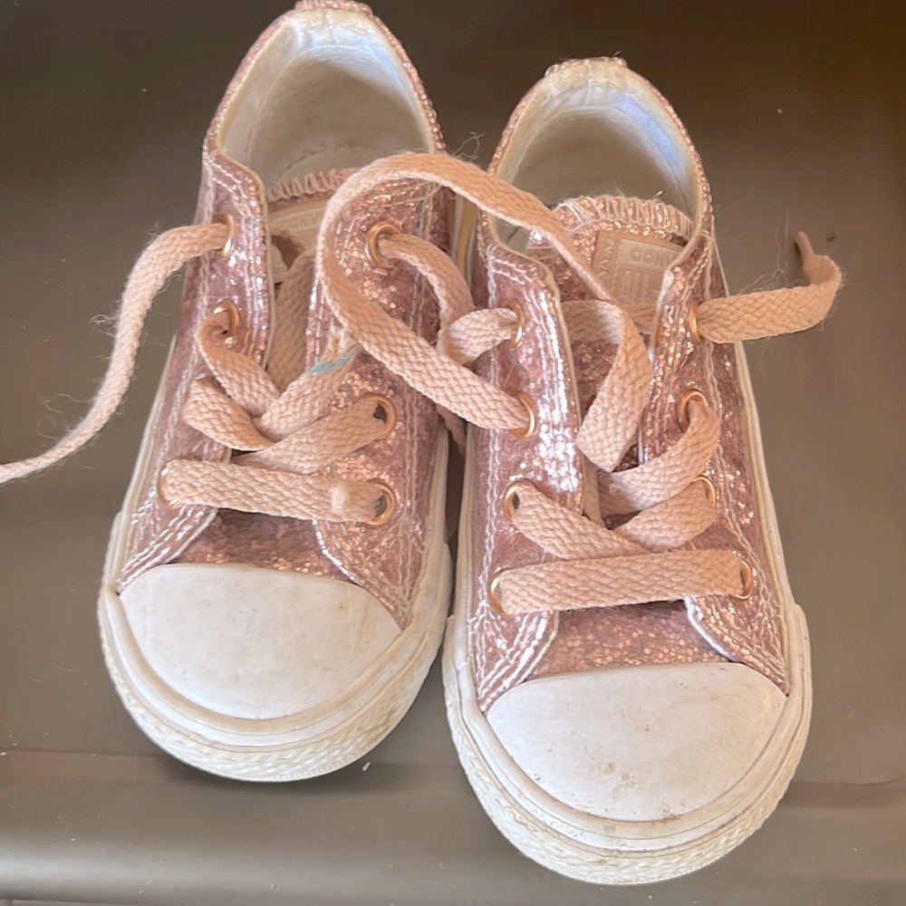 Sparkle pink converse size 6